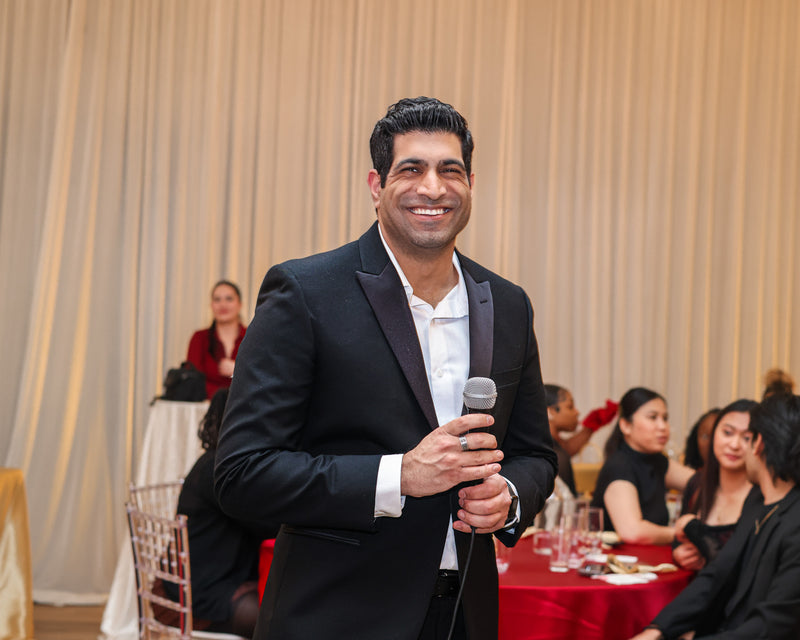 Toronto corporate event photography capturing keynote speaker during company banquet.
